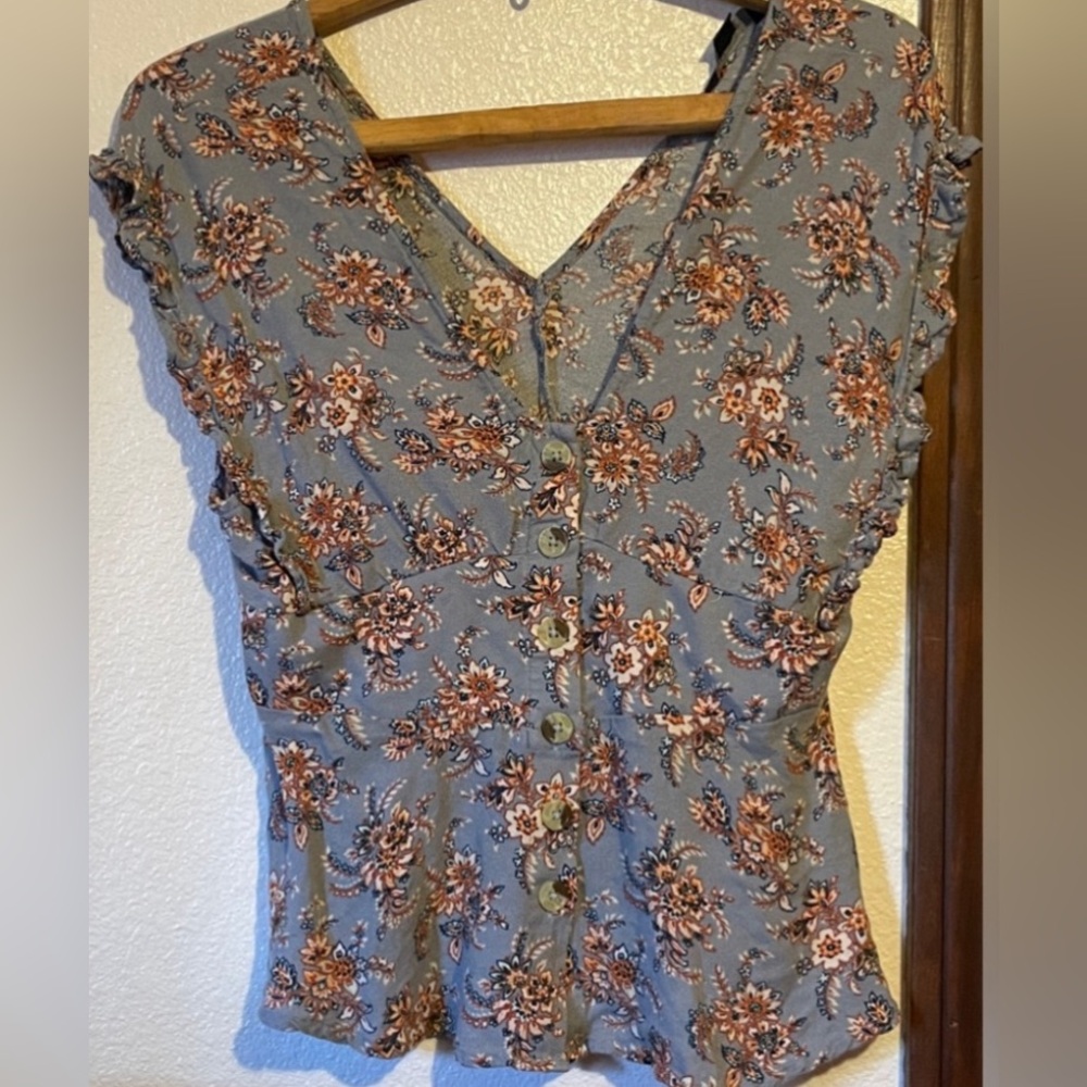 American Eagle Outfitters Flutter Button Top S